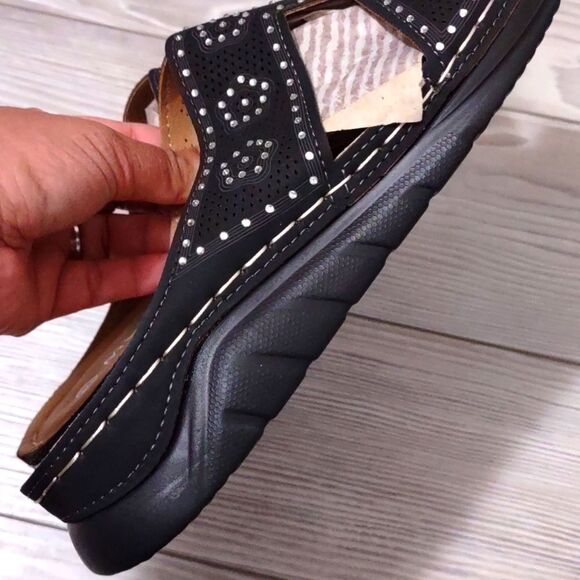 (22-2930)โ ๐ฅ3/$20๐ฅ MUSSHOE womens Wedge SZ 7 - Picture 7 of 12